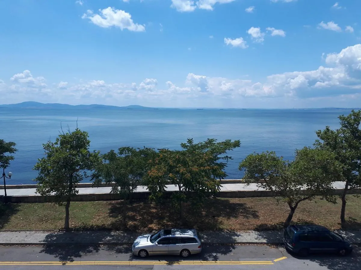 Guest house Самостоятелни Стаи На Брега На Морето Pomorie